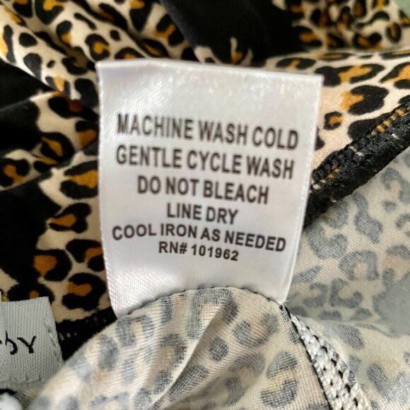Runway Ready Animal Print Women's Leggings Women's Size 1X NEW - Picture 8 of 8